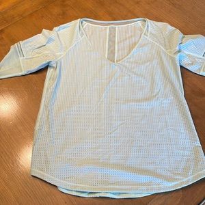 Light weight airy short sleeved LULULEMON top -size 6